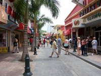 Shopping downtown Philipsburg St Martin