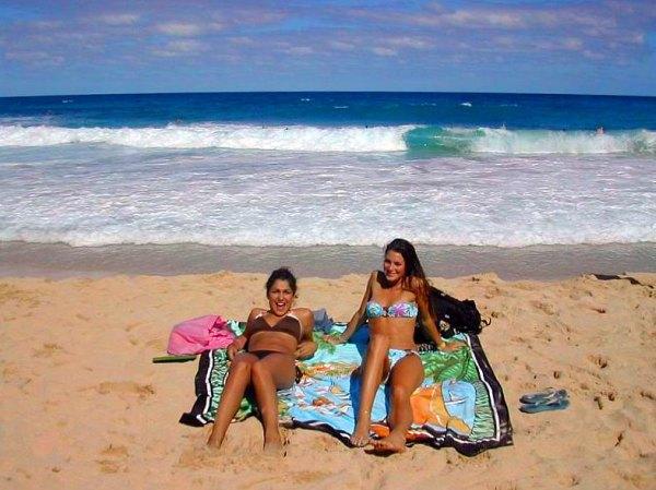 Girls at the beach, Mokapu Beach, Wailea, Maui