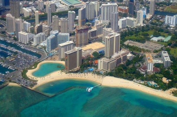 Kahanamoku Beach in Waikiki, Oahu, Hawaii